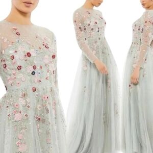 NWT Mac Duggal Embroidered High Neck LongSleeve Aline Gown Platinum Size 6